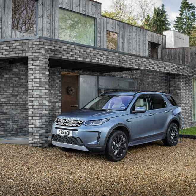 Le bestseller Evoque e Discovery sport oggi disponibili in versione ibrida plug-in e autonomia all-electric fino a 68 km