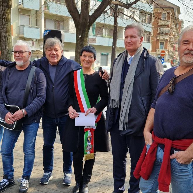 La Città e i “Nomadi” inaugurano una targa in memoria del bassista Dante Pergreffi