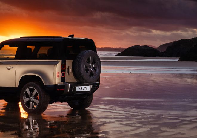 Land Rover Defender incoronata Supreme Winner Women’s World Car of the Year 2021
