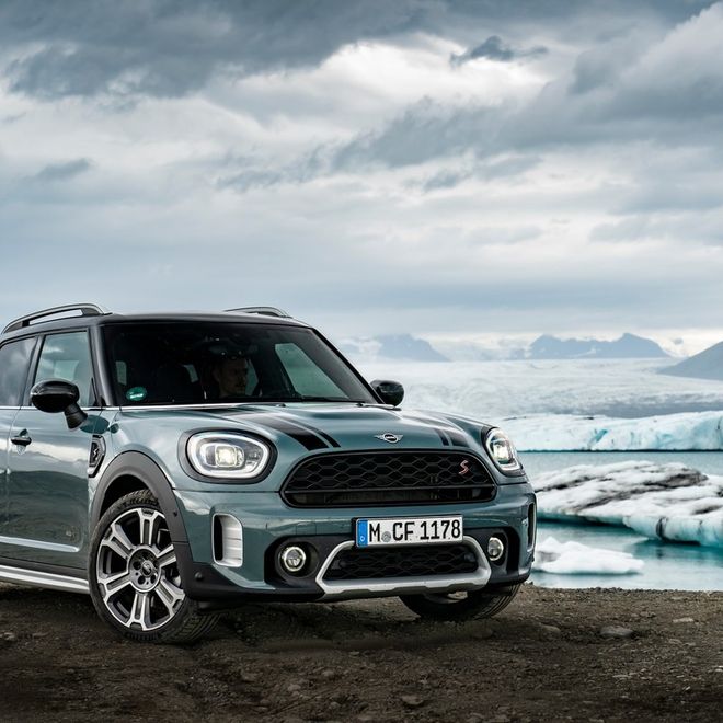 Avventure tra ghiacciai e vulcani a bordo della MINI Cooper S Countryman ALL4 percorrendo la Ring Road in Islanda