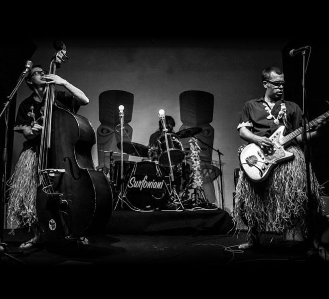 Surfoniani: cavalchiamo la musica a suon di surf