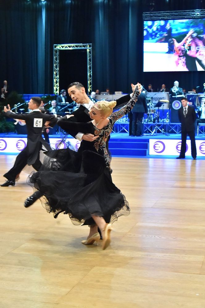 Liscio, ballo da sala e combinata: i Campionati Itaiani all'ex Pala Ruffini Liscio, ballo da sala e combinata: i Campionati Itaiani all'ex Pala Ruffini