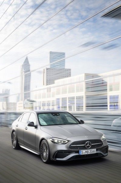 Nuova Mercedes-Benz Classe C: sei versioni a partire da 50.990 euro