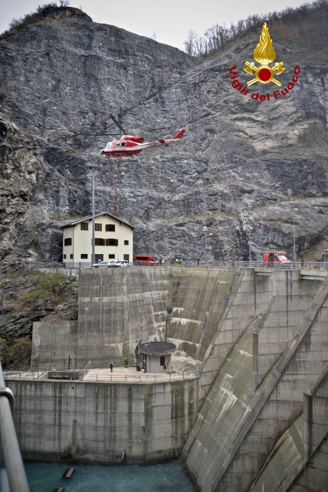Esercitazione dei Vigili del Fuoco alla diga delle Gorge di Susa Esercitazione dei Vigili del Fuoco alla diga delle Gorge di Susa