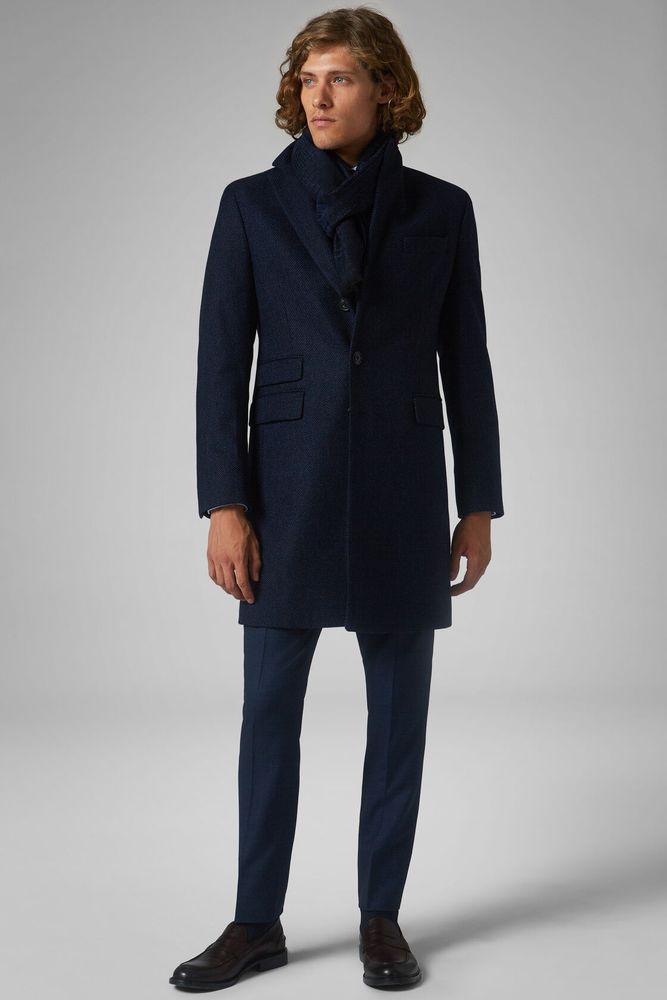 Moda uomo, trench e cappotti fanno da padrone anche quest'inverno Moda uomo, trench e cappotti fanno da padrone anche quest'inverno