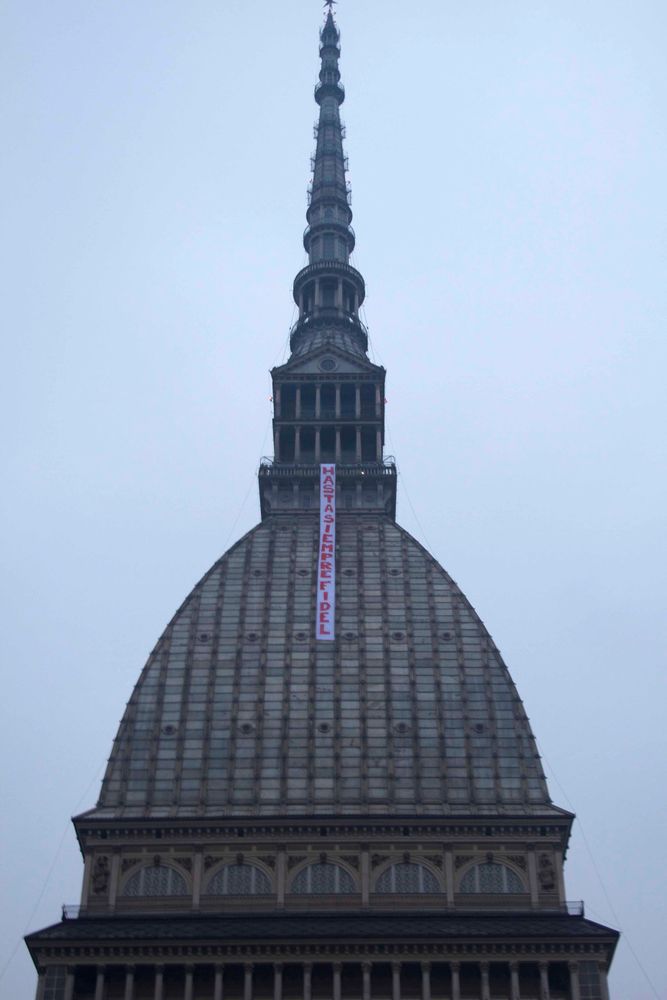 "Hasta Siempre Comandante": azione dimostrativa in ricordo del Comandante Fidel Castro Ruz