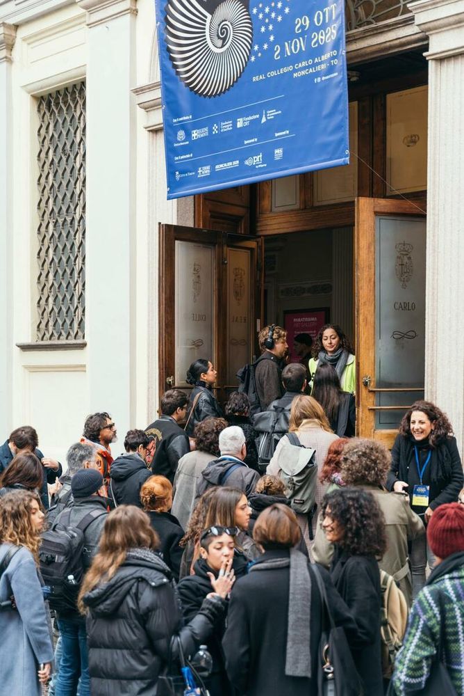 Lunghe code e grandi affollamenti tra le sale per la settimana dell'arte Lunghe code e grandi affollamenti tra le sale per la settimana dell'arte