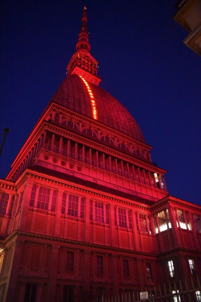 Ottobre in rosa, a Torino tante iniziative per il mese della prevenzione del tumore al seno