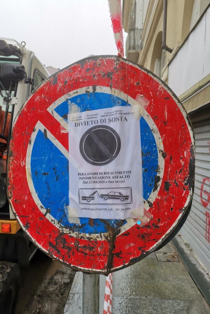 Rimozione forzata per riasfaltatura parcheggio, lo sfogo di un cittadino: “Dov'è il buon senso, in piena emergenza?” Rimozione forzata per riasfaltatura parcheggio, lo sfogo di un cittadino: “Dov'è il buon senso, in piena emergenza?”