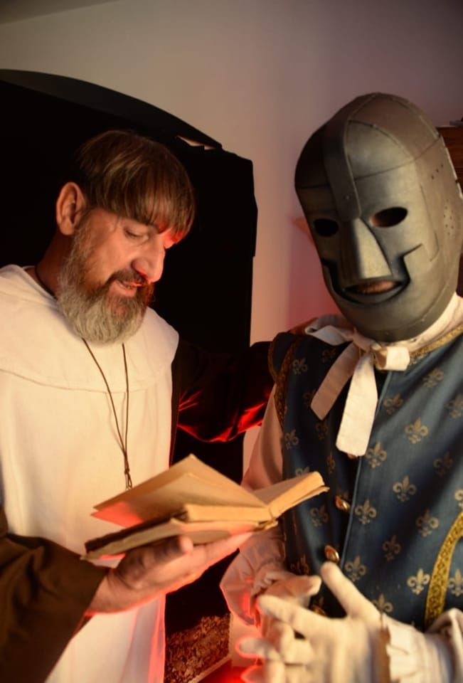 Alberto Depetris nei panni del frate con la Maschera di Ferro Alberto Depetris nei panni del frate con la Maschera di Ferro