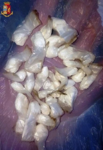 La Polizia ferma un noto pusher nel quartiere Falchera
