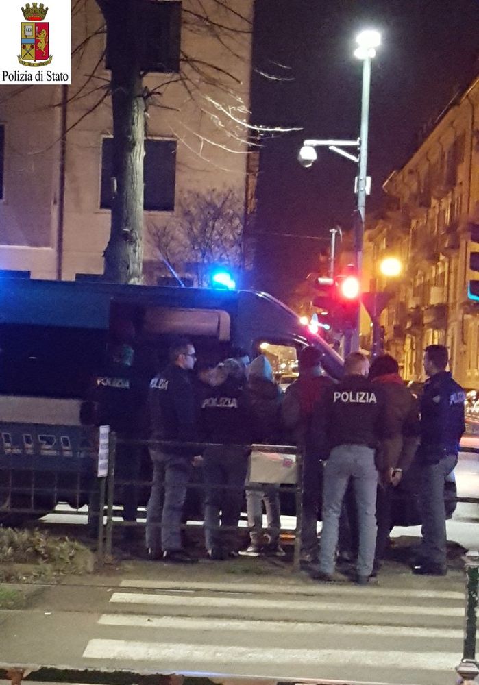 A San Salvario e al Valentino controlli straordinari della Polizia torinese A San Salvario e al Valentino controlli straordinari della Polizia torinese