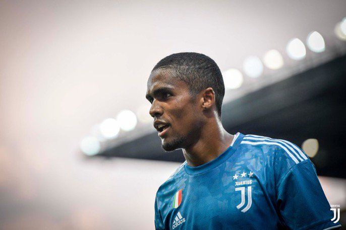 Foto tratta dal profilo Twitter ufficiale &quot;Douglas Costa&quot;