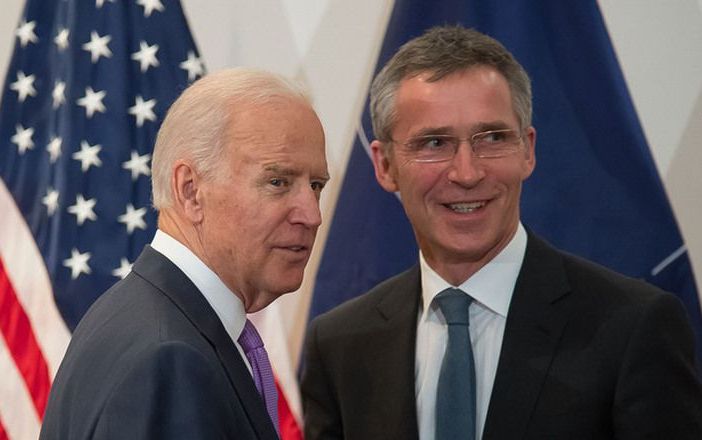 Al consiglio di guerra con la NATO, Kiev ammette i problemi e chiede aiuto
