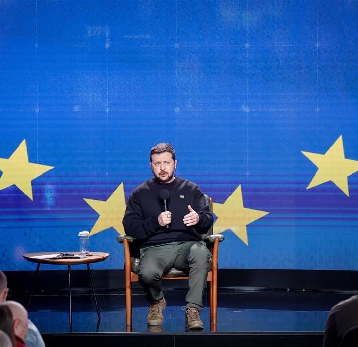 Rapporti tesi coi comandi e fronte in bilico: Zelensky tira le somme del 2023