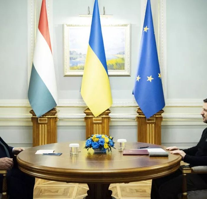 Zelensky rifiuta le proposte di Orbán, intanto a Kiev sventano complotti e attentati