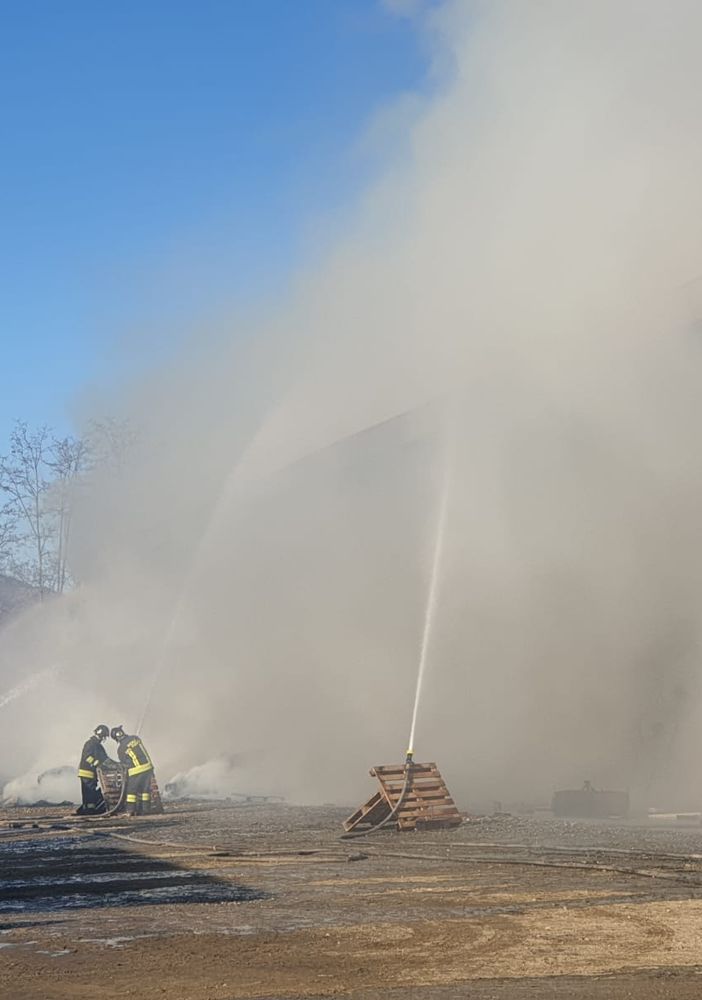Collegno, incendio a Cascine Serpera: il sindaco ringrazia chi ha lavorato per domare le fiamme