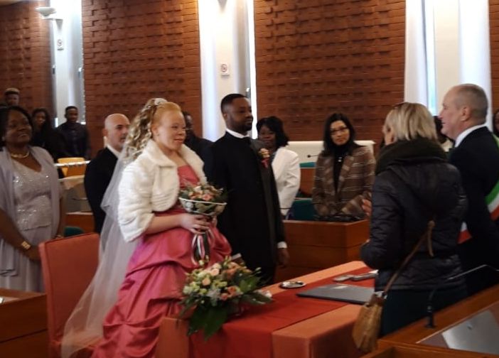 Collegno, l'Associazione Even29 Spose Onlus corona il sogno di Hervè e Mireille