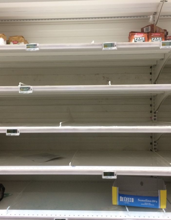 Coronavirus, scaffali vuoti anche nei supermercati di Collegno e Rivoli [FOTO]