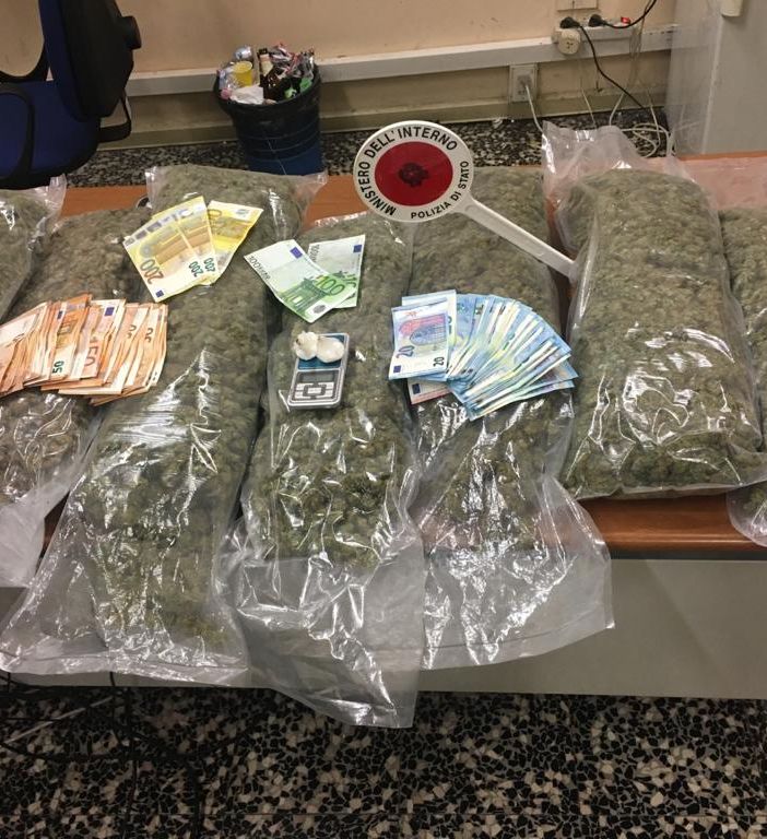 Deposito di marijuana all'interno di un box: arrestato un 28enne