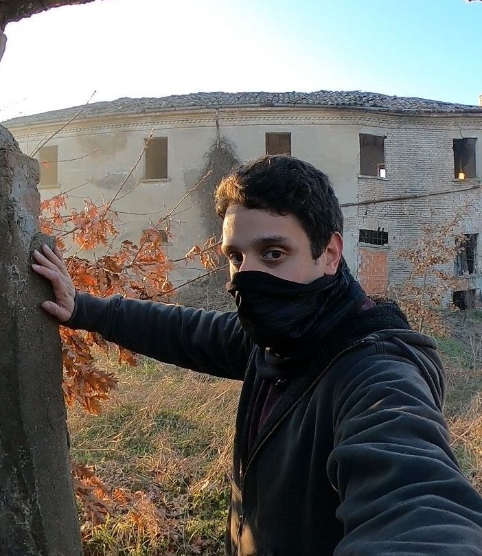 Alberto, l'esploratore urbano che ridà vita ai luoghi abbandonati