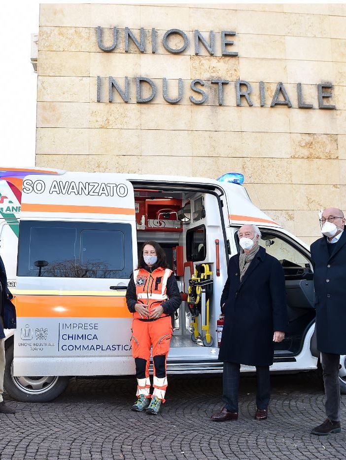 Da sinistra, Paolo Parato, Presidente imprese Chimiche Unione Industriale di Torino,  Elena Tamagno, Presidente Pubblica Assistenza di Sauze d'Oulx, Giorgio Marsiaj, Presidente dell’Unione Industriale di Torino, Silvio Marioni, Presidente imprese Gommaplastica Unione Industriale di Torino