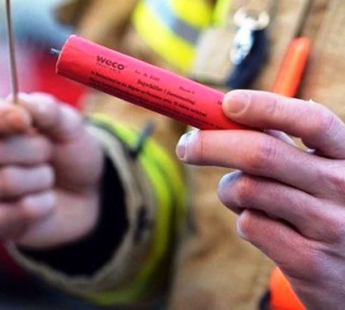 Candelotto esplosivo, botti di Capodanno, fuochi d'artificio