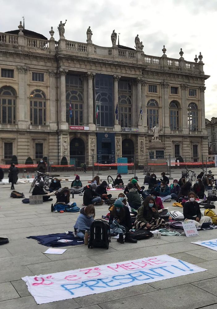 Gli studenti tornano in piazza: “Il rientro del 7 gennaio non sia una farsa come quello di settembre” [VIDEO]