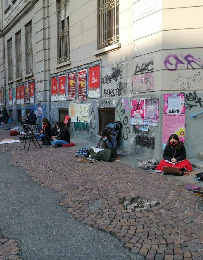 Studenti contro la Dad, la preside del Gioberti: &quot;Condividiamo protesta, ma ora serve un confronto&quot;