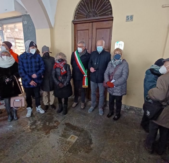 Pietra d’inciampo a Chivasso per ricordare il commerciante Arrigo Levi