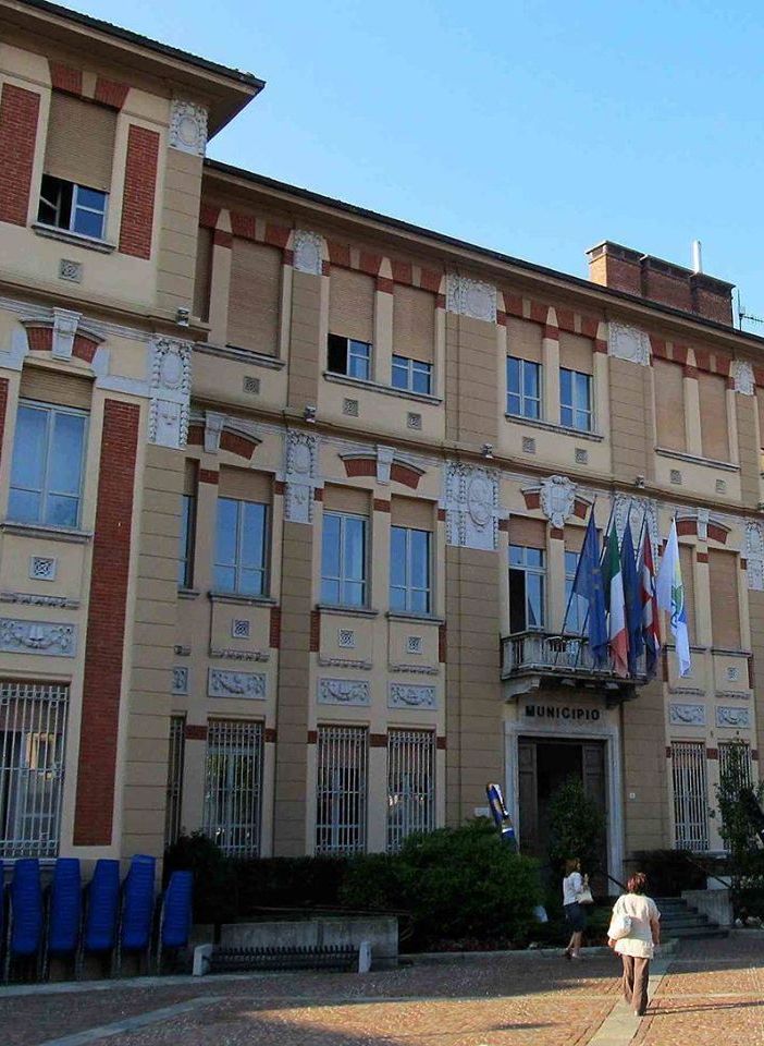 Il comune di Settimo e, sotto, l'assessore Luca Rivoira