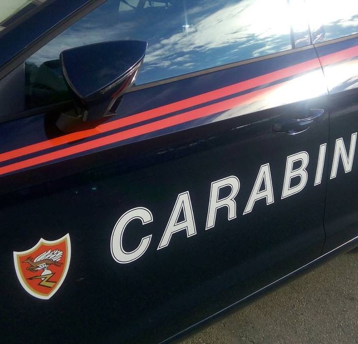 Fugge al posto di blocco di San Giorgio: i carabinieri la inseguono fino a Chivasso