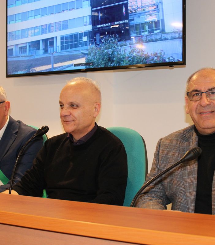 Il momento del taglio del nastro in ospedale