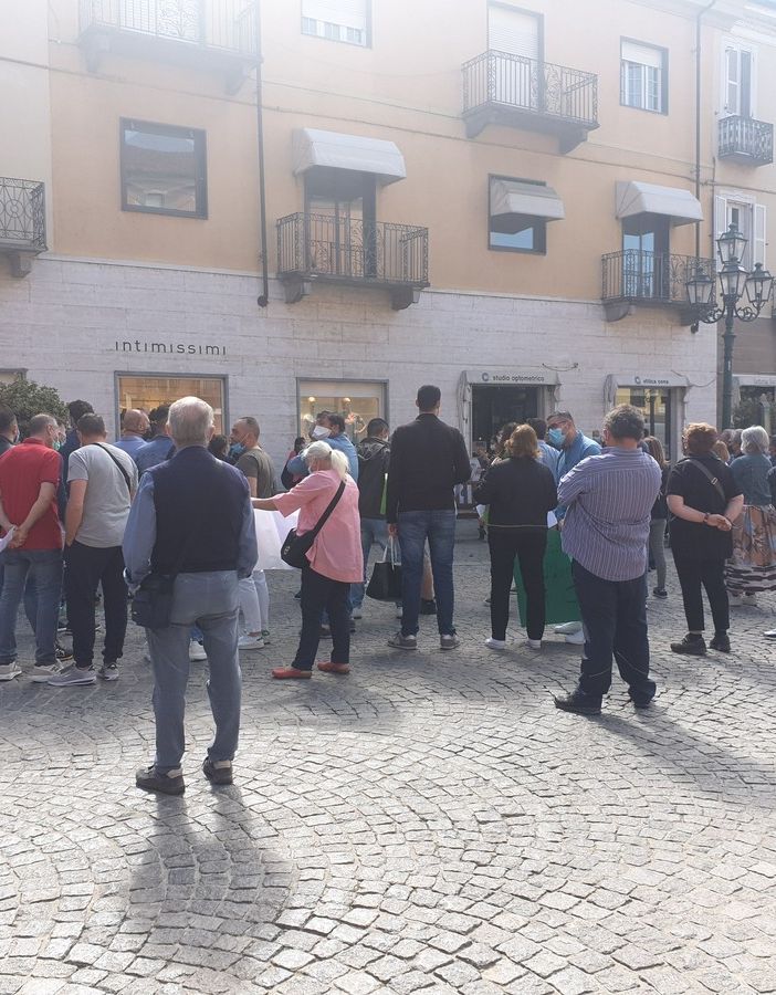 Fase 2: protesta degli ambulanti in piazza