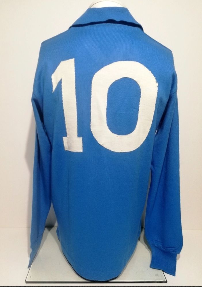 Maradona continua a vivere, Bolaffi mette all'asta sei maglie del numero 10