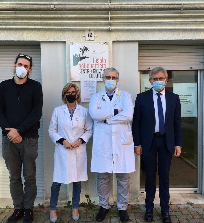 Il sindaco Claudio Castello e l'assessore Moretti durante la giornata di screening