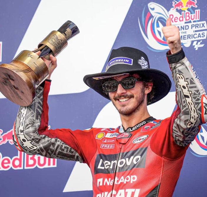 Pecco sul podio non festeggia per rispetto della famiglia di Dean Bert a Vinales, morto nella gare di Jerez