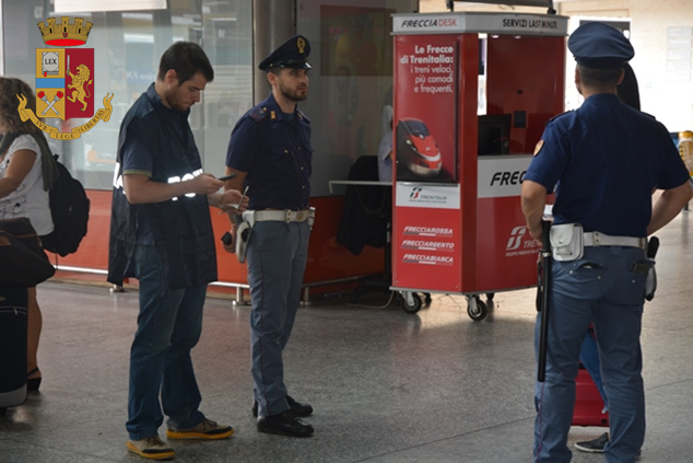 Polizia ferroviaria alla stazione di Porta Nuova