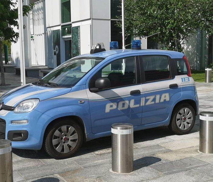 Fa scorta di un farmaco dagli effetti oppiacei e tenta di rivenderlo a Porta Palazzo: arrestato