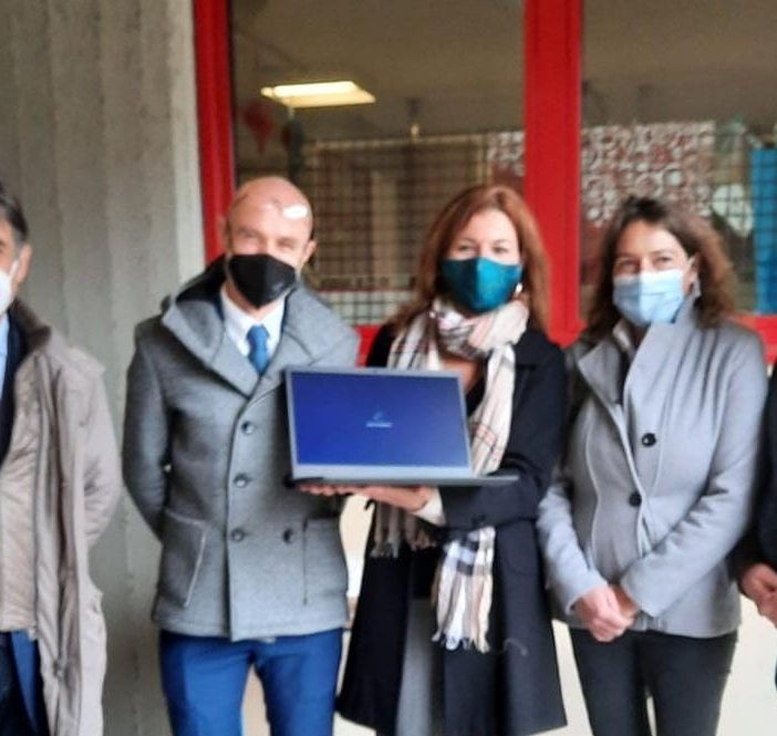 Donati 9 pc alla scuola media &quot;Primo Levi&quot; di Rivoli