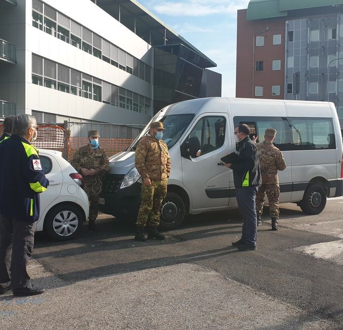 Covid: l'Esercito in sopralluogo all'ospedale di Chivasso. Si montano le tende