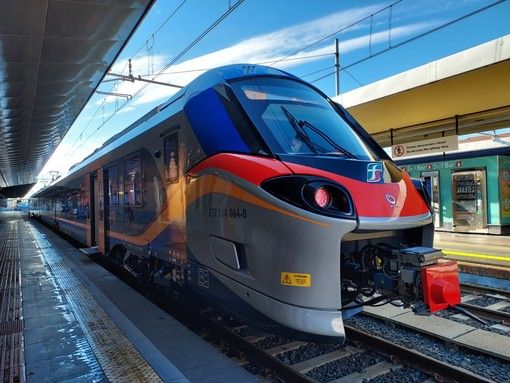 Vandalizzato il treno pop a Rivarolo Canavese
