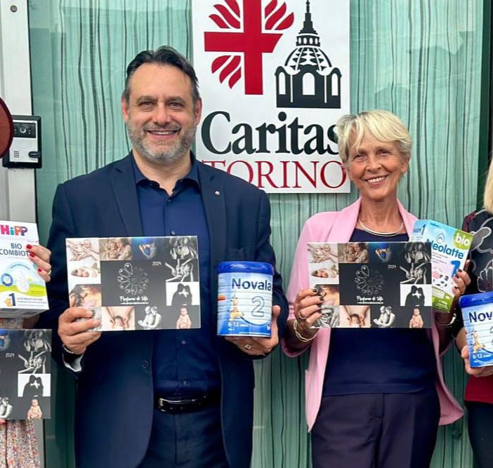 6000 dosi di &quot;latte sospeso&quot; per le neomamme grazie al calendario &quot;Profumo di vita&quot;