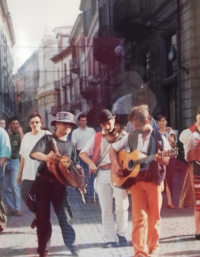 30 anni fa, da una riunione tra amici, nacque  Burattinarte
