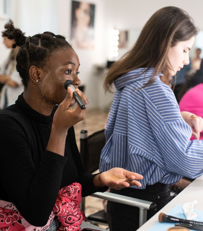 Sessioni di make up per donne rifugiate e titolari di protezione internazionale a Torino