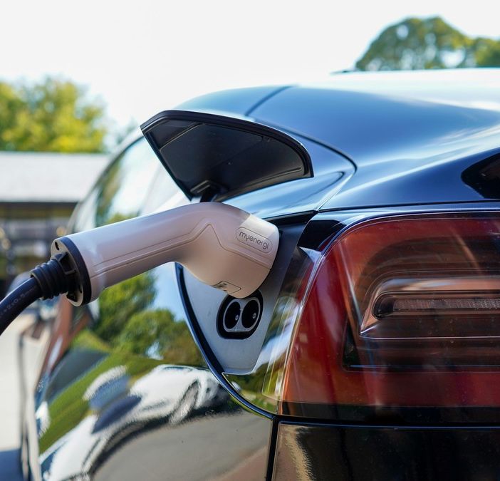 Come scegliere un'auto elettrica: guida completa