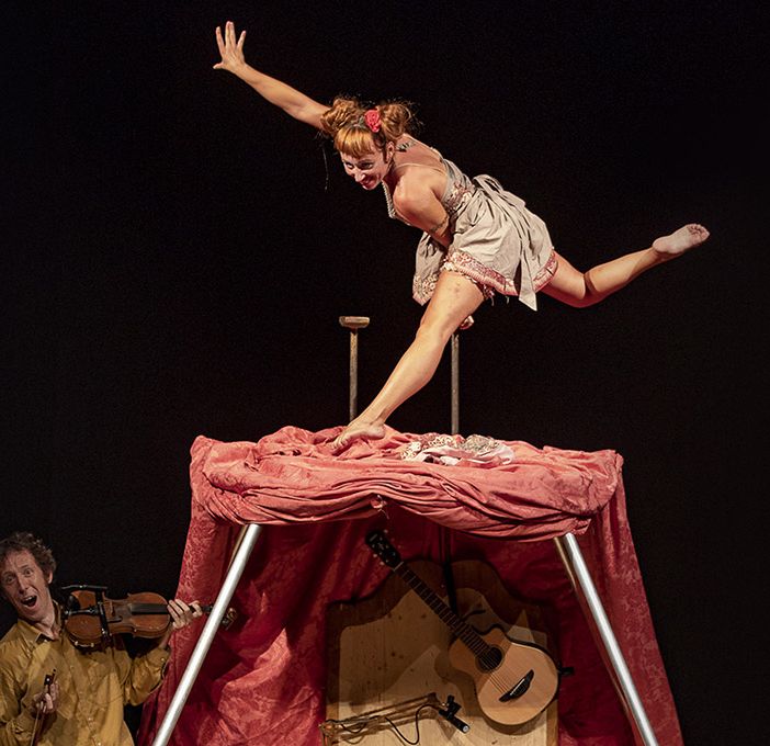 Poesia musicale e vertiginosi funambolismi con i clown del DuoLinda a Casa BIT