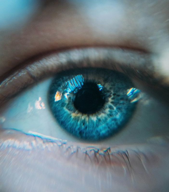 Cambiare il proprio sguardo con le lenti a contatto colorate graduate