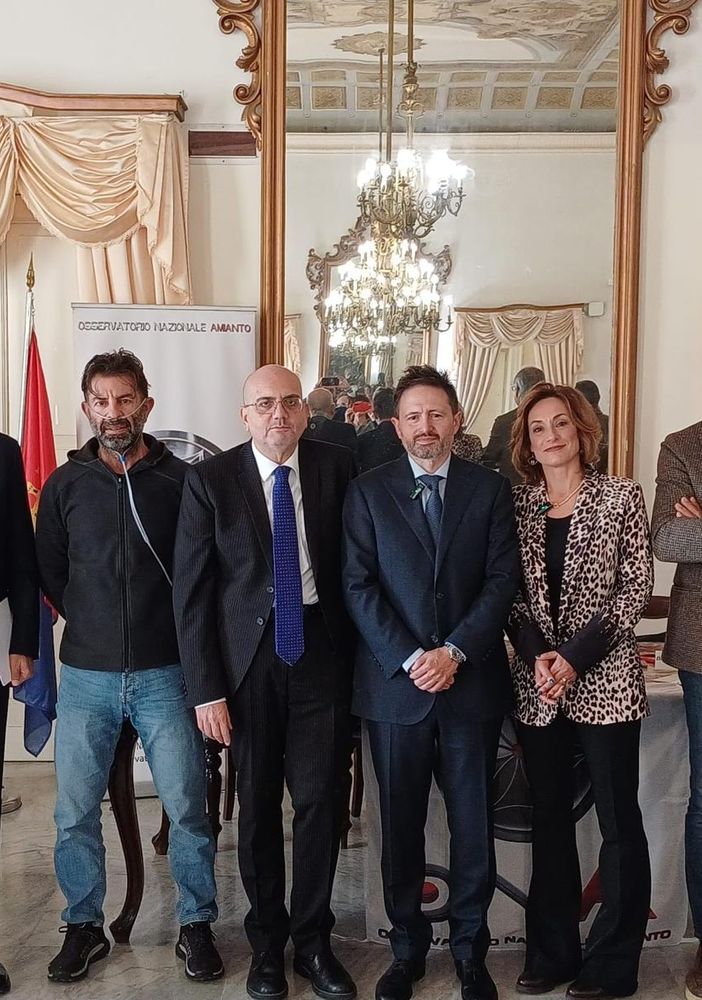 Amianto, Taranto prigioniera: analisi, soluzioni sociali e giuridiche