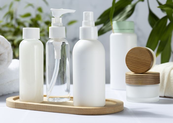 Ridurre l’impatto ambientale negli hotel: soluzioni plastic free per un’ospitalità sostenibile